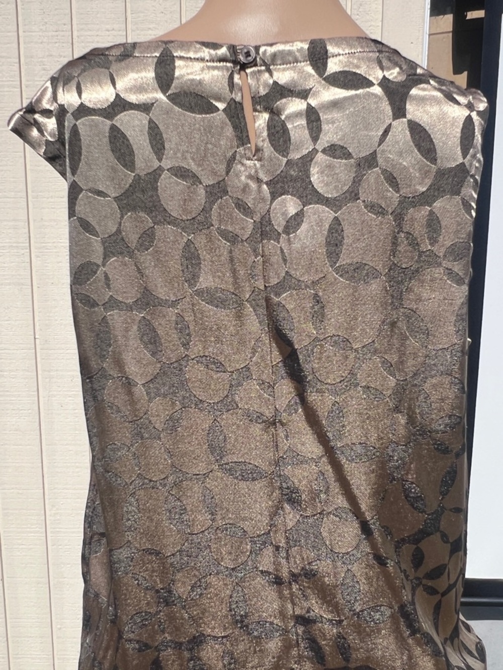 Liz Lange Maternity Gold Brown Patterned Sleeveless Blouse Size L - Picture 4 of 6
